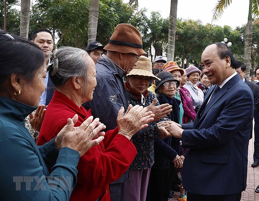 Chủ tịch nước tặng quà cho gia đình chính sách, có công ở xã Quỳnh Đôi