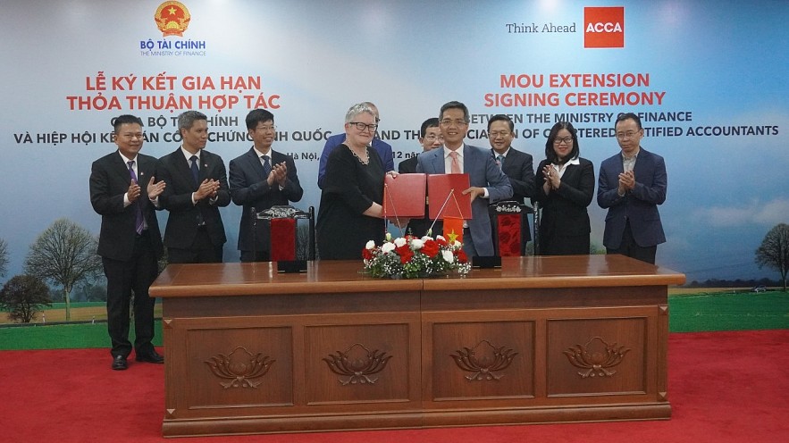 Bộ Tài chính ký kết gia hạn thỏa thuận hợp tác với ACCA