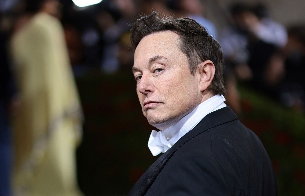 Tỷ phú Elon Musk mất ngôi giàu nhất thế giới