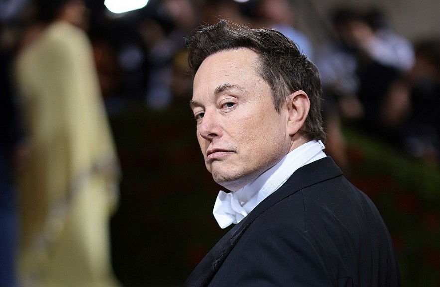 Tỷ phú Elon Musk mất ngôi giàu nhất thế giới
