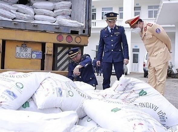 Thanh Hóa: Bắt giữ, xử lý 35 tấn đường nhập lậu