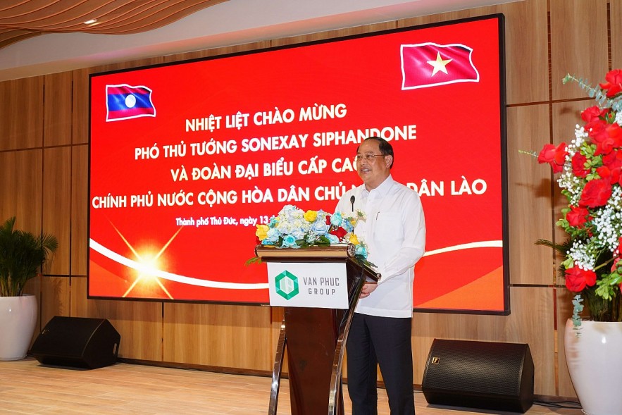 Phó Thủ tướng Lào cùng lãnh đạo UBND TP. Hồ Chí Minh thăm và làm việc tại Van Phuc City
