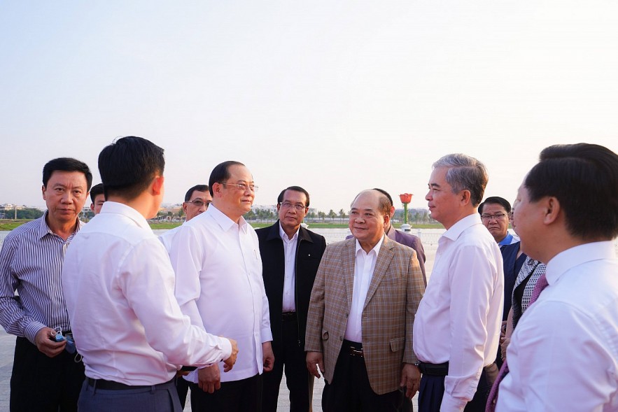 Phó Thủ tướng Lào cùng lãnh đạo UBND TP. Hồ Chí Minh thăm và làm việc tại Van Phuc City
