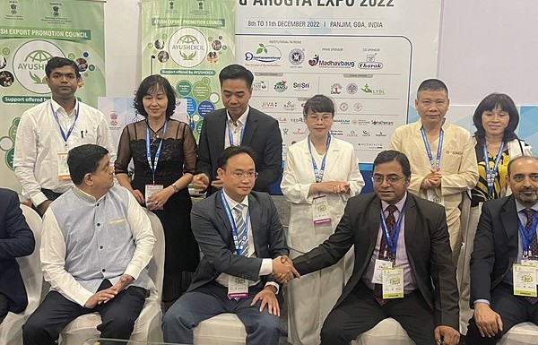 An Thái Hưng Group ký kết hợp tác với Charak Pharma