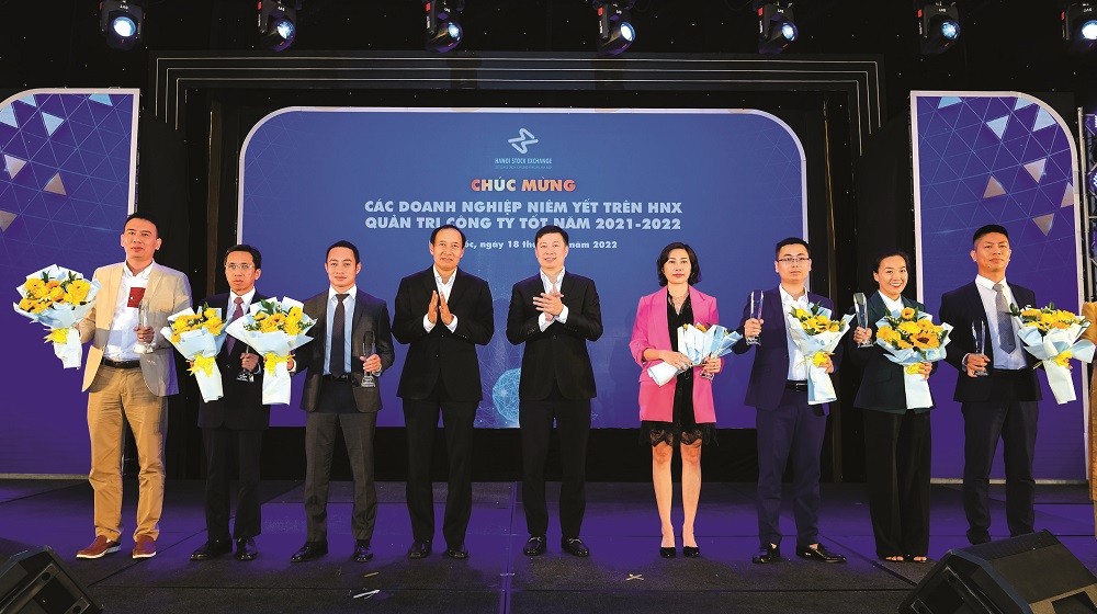 Công bố thông tin và minh bạch: HNX tạo cầu nối giúp doanh nghiệp tiếp cận gần hơn với thông lệ tốt Công bố thông tin và minh bạch: HNX tạo cầu nối giúp doanh nghiệp tiếp cận gần hơn với thông lệ tốt