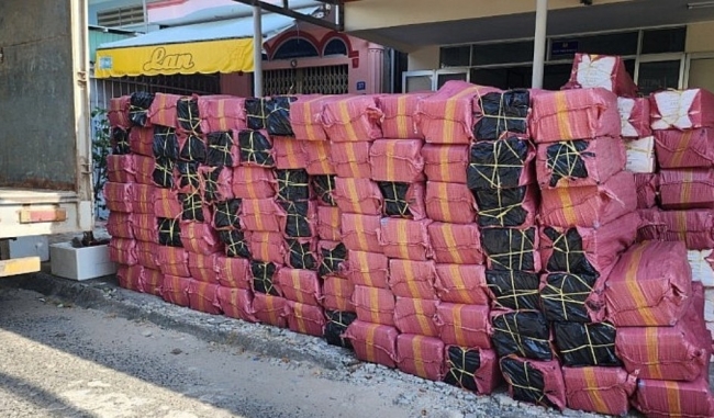 Kiên Giang: Phát hiện, xử lý vụ vận chuyển 93.000 bao thuốc lá nhập lậu