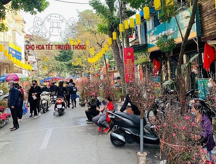 Những tuyến đường nào ở Hà Nội bị cấm để mở chợ hoa Tết 2023?