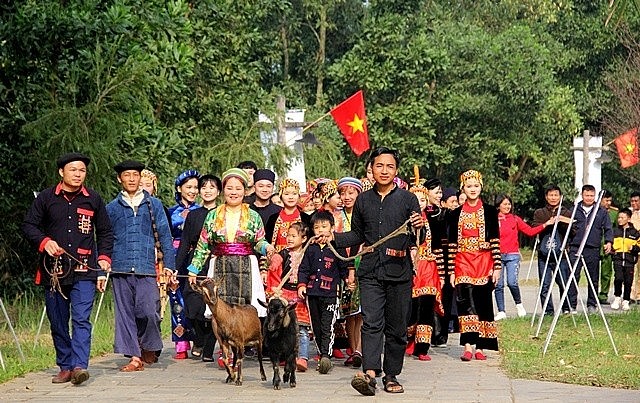 Chợ vùng cao ngày Tết giữa Hà Nội