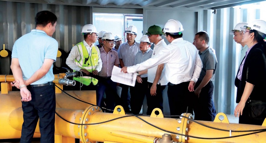 Lãnh đạo Bộ Giao thông vận tải, Cục Hàng hải Việt Nam tham quan hệ thống hệ thống xử lý bùn nạo vét của MCIC.