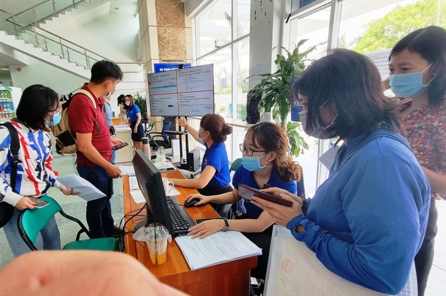 Hướng dẫn thực hiện kê khai nộp thuế điện tử tại Cục Thuế TP. Hồ Chí Minh. Ảnh Đỗ Doãn
