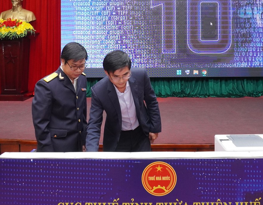 Thừa Thiên Huế: 15 cá nhân, hộ kinh doanh trúng thưởng hóa đơn may mắn quý 4/2022