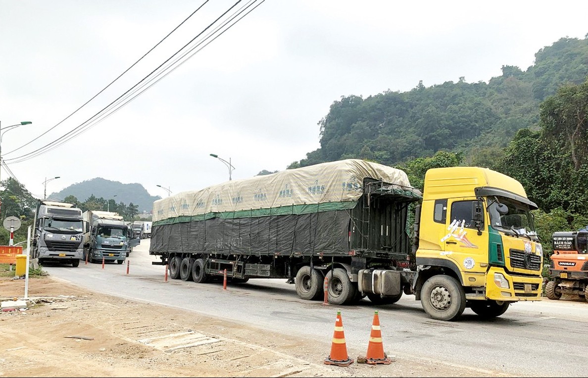 Khôi phục thông quan hàng hóa sau khi Trung Quốc mở cửa trở lại
