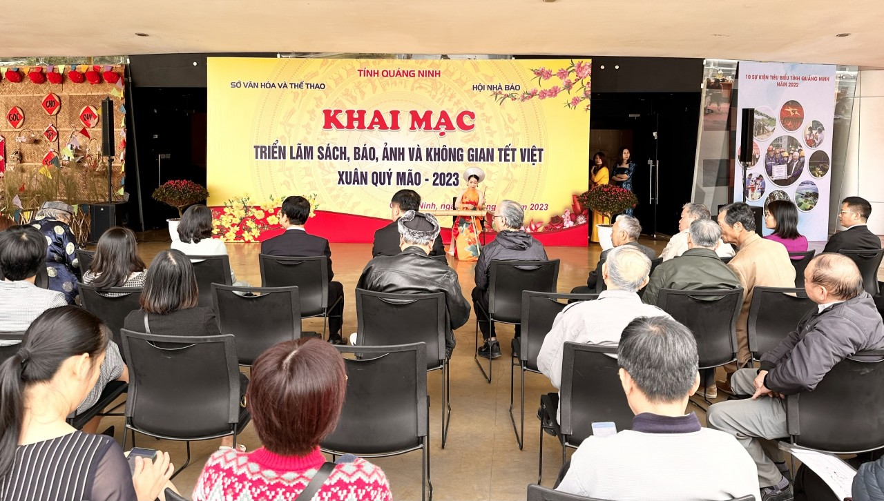 Quảng Ninh: Rực rỡ sắc xuân tại Triển lãm sách, báo, ảnh và không gian Tết Việt 2023 Quảng Ninh: Rực rỡ sắc xuân tại triển lãm sách, báo, ảnh và không gian Tết Việt 2023