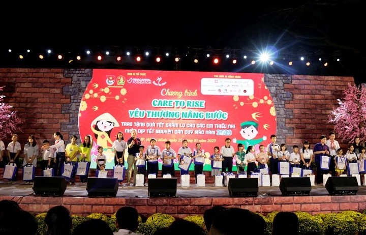 TP. Hồ Chí Minh: Trao quà tết cho 500 trẻ mồ côi, nghèo khó