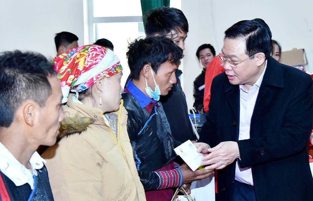 Chủ tịch Quốc hội dự Chương trình Tết nhân ái tại xã biên giới Trịnh Tường, Lào Cai