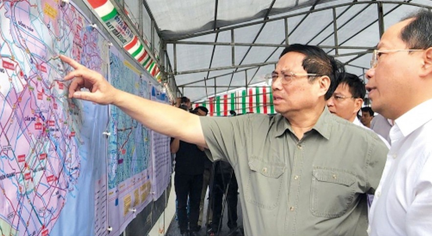 Thủ tướng Phạm Minh Chính kiểm tra thực địa Dự án cao tốc khu vực Đồng bằng Sông Cửu Long, ngày 30/1/2023. 