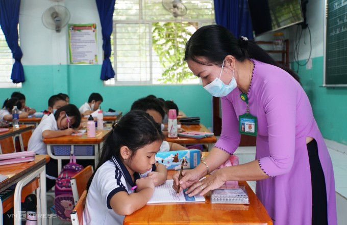 TP. Hồ Chí Minh đề xuất hỗ trợ 100% lương cơ sở cho giáo viên tiểu học