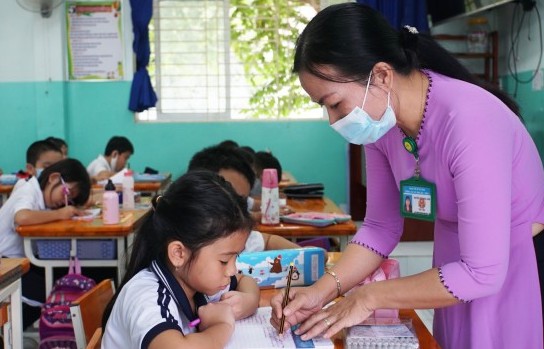 TP. Hồ Chí Minh đề xuất hỗ trợ 100% lương cơ sở cho giáo viên tiểu học