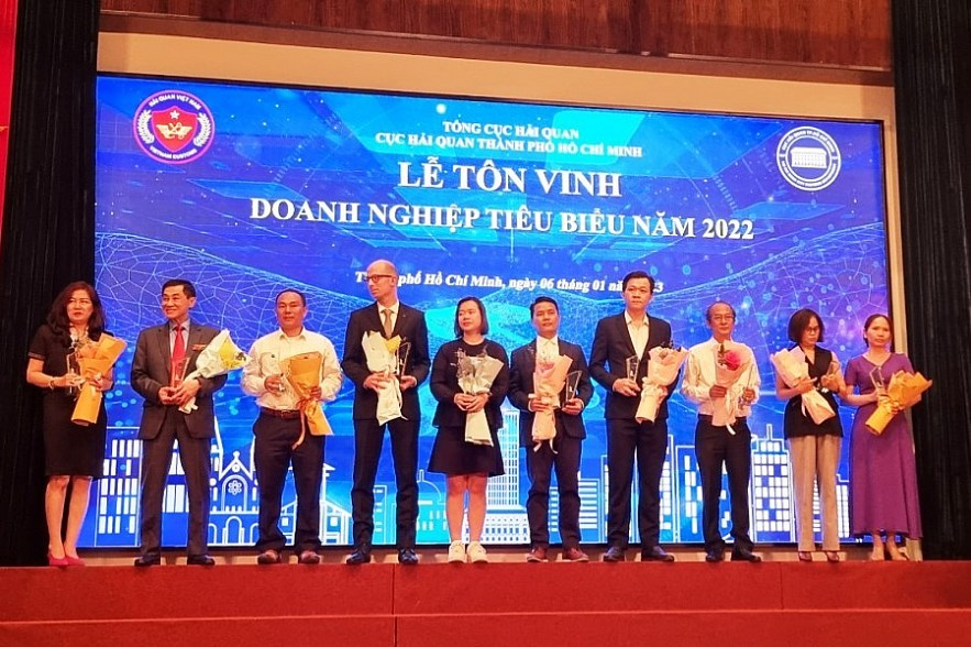 Ngành Hải quan tổ chức tôn vinh các doanh nghiệp TP. Hồ Chí Minh có số nộp ngân sách lớn từ hoạt động xuất nhập khẩu năm 2022. Ảnh Đỗ Doãn