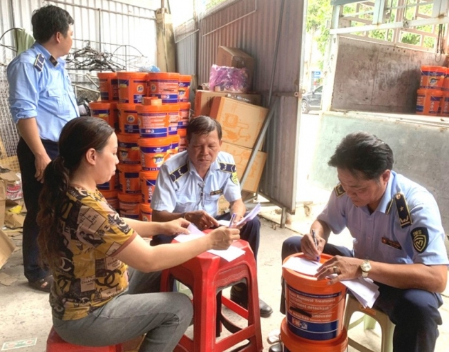 TP. Cần Thơ: Phát hiện gần 2 tấn bột giặt có dấu hiệu giả mạo nhãn hiệu "Tide"