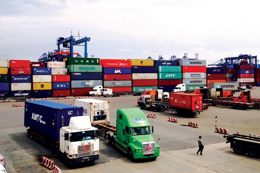 Giám sát hải quan đối với hàng hóa xuất nhập khẩu, vận chuyển qua lại giữa các cảng sẽ tạo thuận lợi cho doanh nghiệp.
