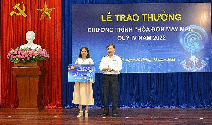Cục Thuế TP. Đà Nẵng trao thưởng 20 cá nhân trúng hóa đơn may mắn quý IV/2022