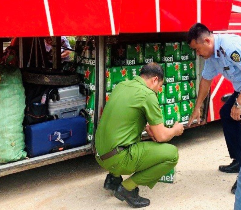 Quảng Ngãi: Tạm giữ gần 1.000 chai bia Heineken không rõ nguồn gốc