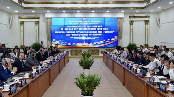 Chính quyền TP. Hồ Chí Minh đối thoại với các hiệp hội doanh nghiệp ngước ngoài