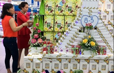 Nhiều siêu thị tại Hà Nội 'đua nhau' khuyến mãi trước ngày Quốc tế phụ nữ