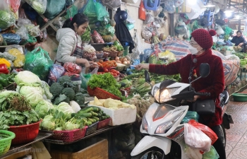 Hà Nội: Rau xanh tăng giá, các loại thịt gia súc, gia cầm 'đi ngang'