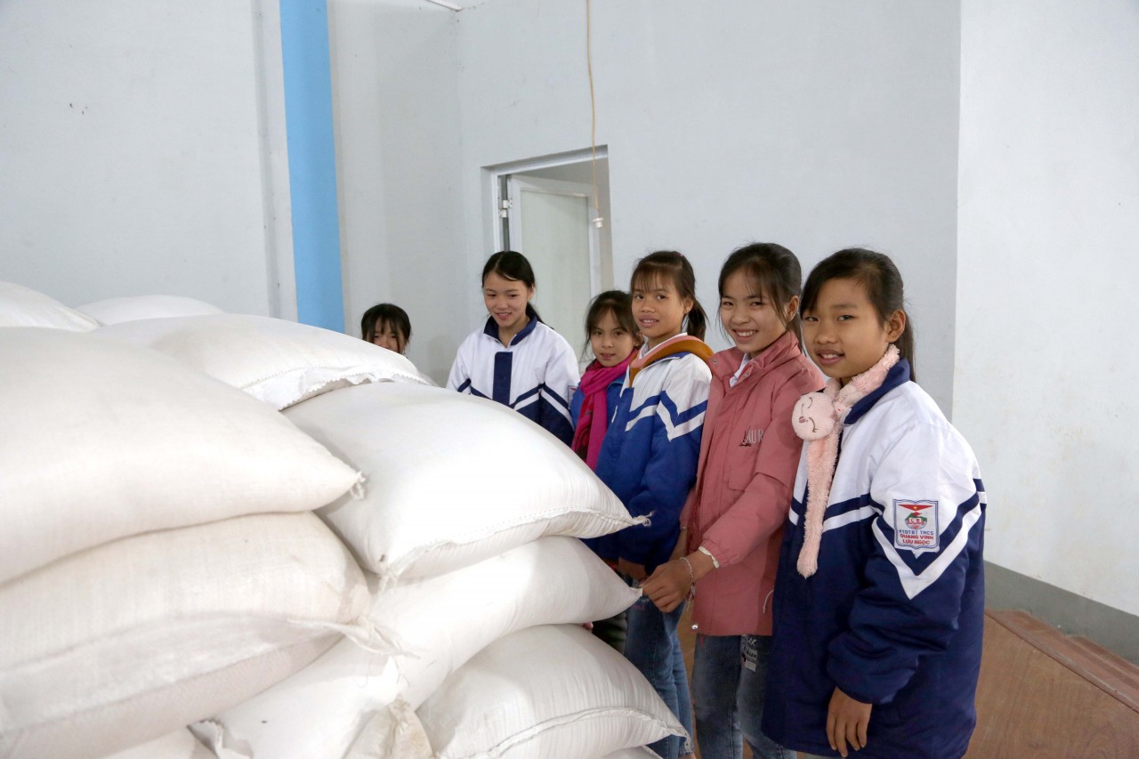 Xuất cấp hơn 33.500 tấn gạo hỗ trợ 530.701 học sinh học kỳ II năm học 2022-2023