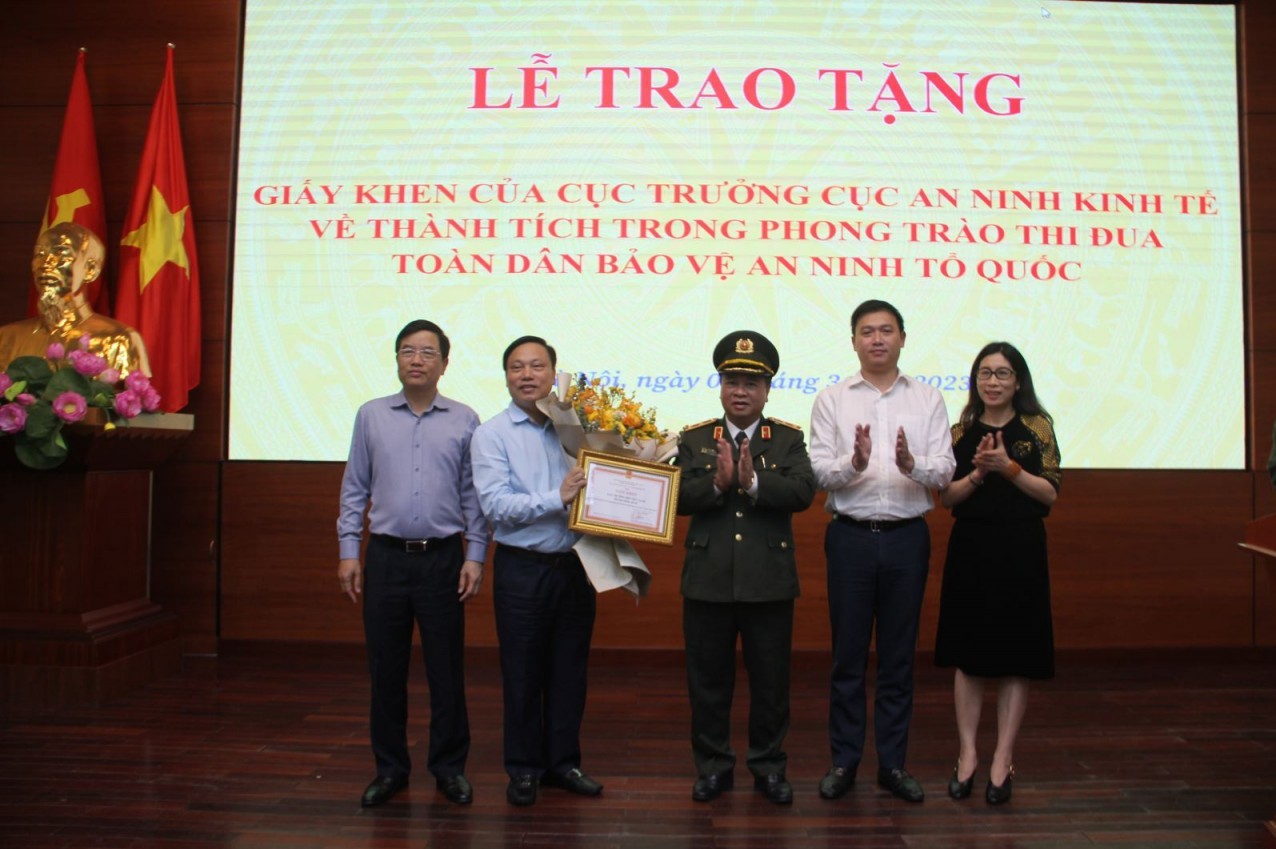 Cục Đường bộ Việt Nam được khen thưởng vì thành tích xuất sắc trong phong trào toàn dân bảo vệ an ninh tổ quốc