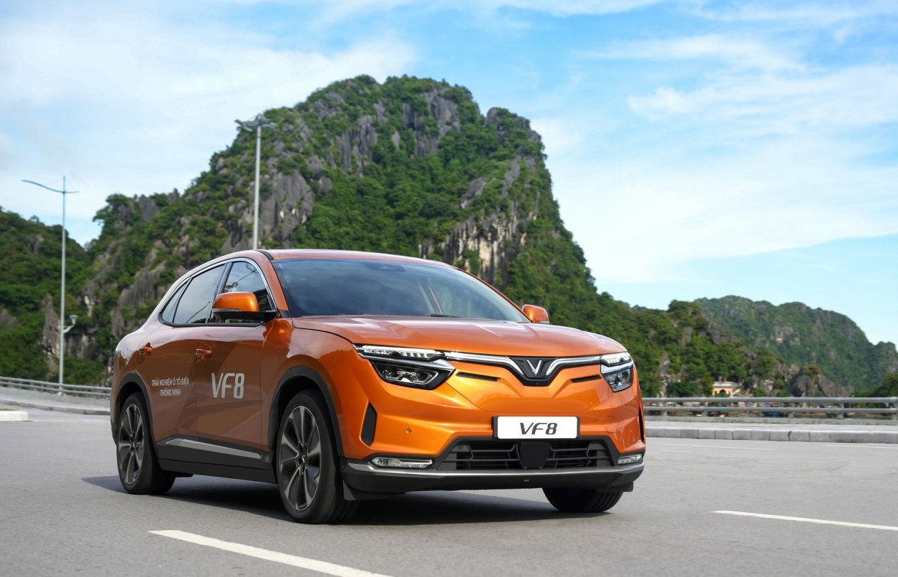 Chủ tịch Vingroup Phạm Nhật Vượng thành lập công ty cho thuê xe và taxi điện VinFast