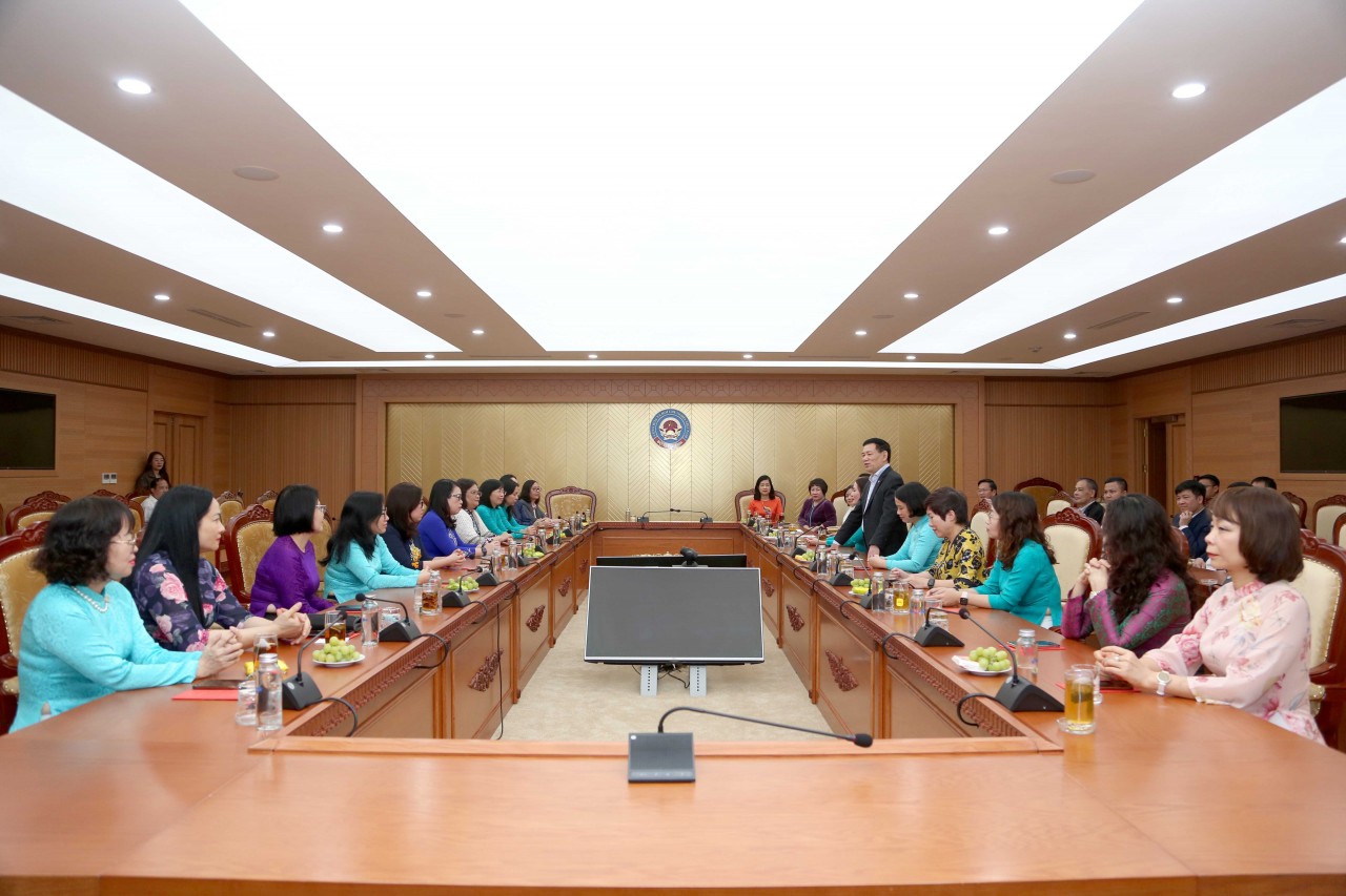 Bộ Tài chính gặp mặt cán bộ nữ lãnh đạo, quản lý nhân kỷ niệm Ngày Quốc tế Phụ nữ 8-3