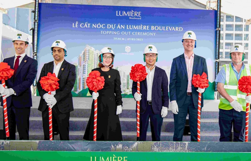 Masterise Homes chính thức cất nóc dự án LUMIÈRE Boulevard