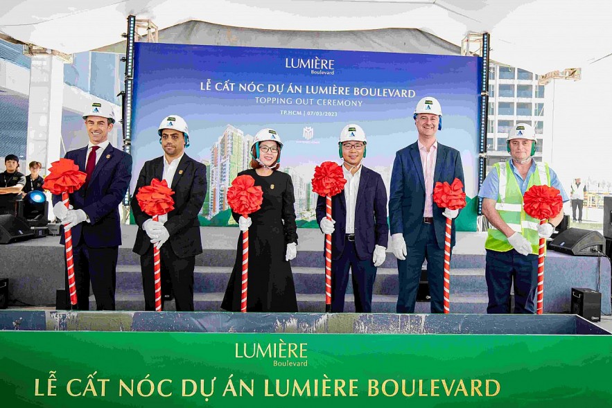 Masterise Homes chính thức cất nóc dự án LUMIÈRE Boulevard