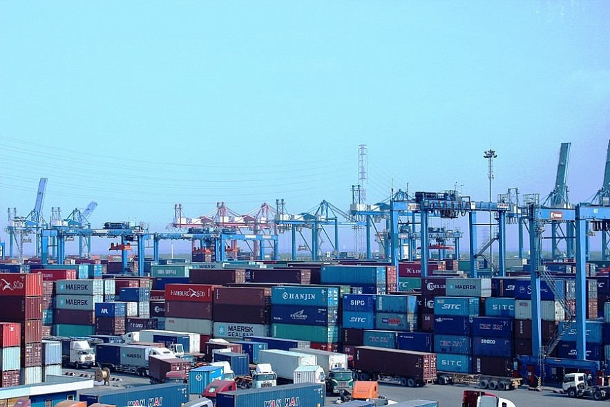 Hàng hóa chờ thông quan tại cảng Cát Lái, TP. Thủ Đức. Ảnh Đỗ Doãn