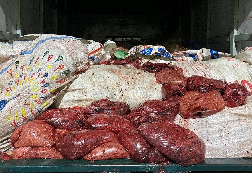 Thái Nguyên: Ngăn chặn và tiêu hủy kịp thời gần 4 tấn thực phẩm bốc mùi hôi thối