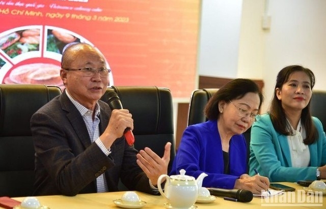 promoting banh mi festival to international tourists