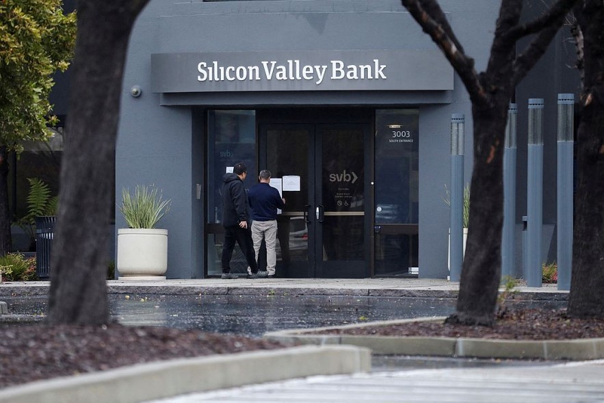 Sự sụp đổ của Ngân hàng Thung lũng Silicon bắt đầu với mối đe dọa xuống hạng