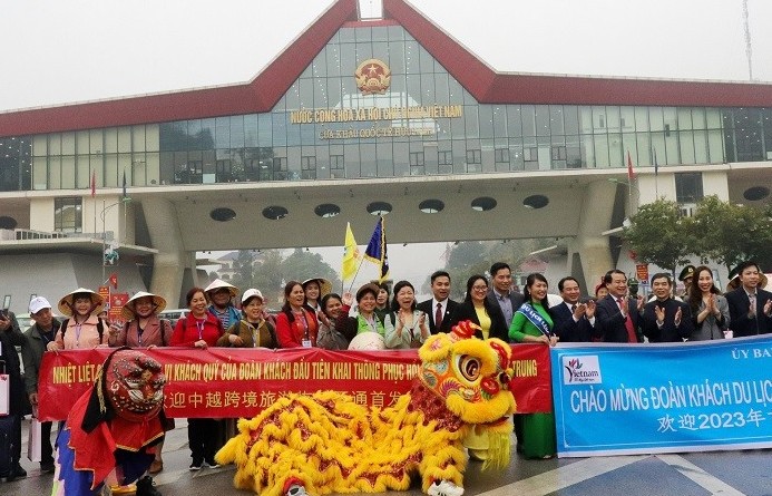 Việt Nam đón đoàn khách du lịch Trung Quốc đầu tiên