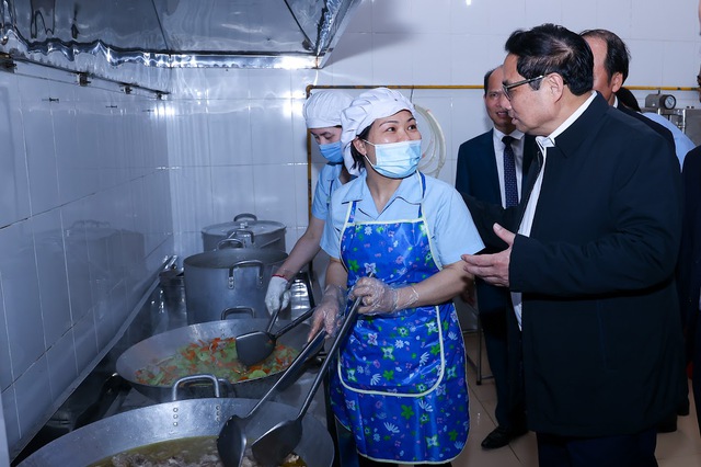 Thủ tướng làm việc với Công ty Ford Việt Nam và thăm Trung tâm bảo trợ xã hội Hải Dương - Ảnh 4.