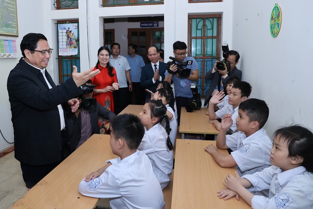 Thủ tướng làm việc với Công ty Ford Việt Nam và thăm Trung tâm bảo trợ xã hội Hải Dương - Ảnh 1.