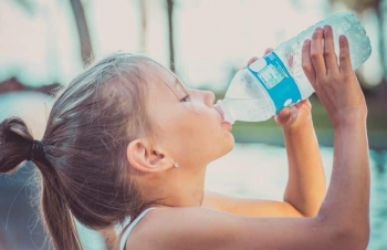 Australia là quốc gia có giá bán nước đóng chai đắt nhất thế giới