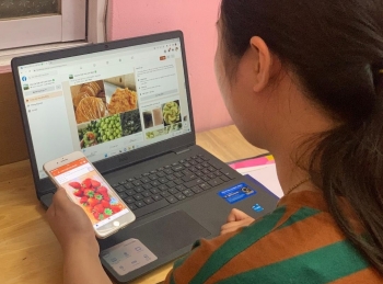 Nhộn nhịp chợ online tại các khu chung cư