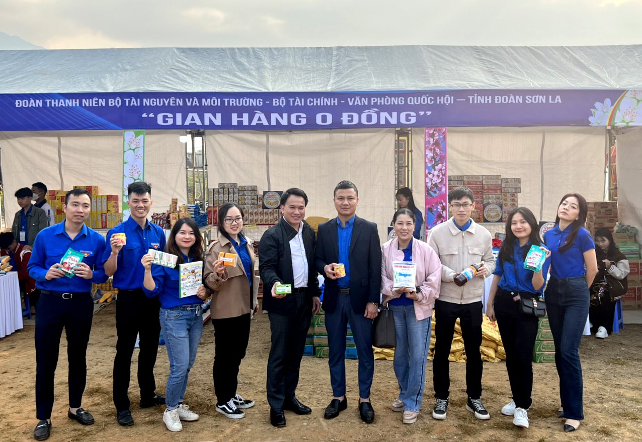 Đoàn Thanh niên Bộ Tài chính tổ chức chương trình hành trình Giáo dục truyền thống và Tháng 3 biên giới