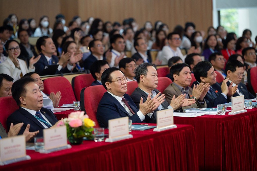 Chủ tịch Quốc hội Vương Đình Huệ dự Tọa đàm về Chiến lược phát triển Học viện Tài chính