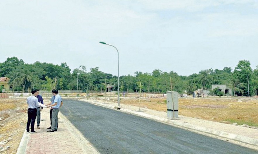 Vẫn còn khoảng cách lớn về giá đất do nhà nước định giá và giá đất trên thị trường. Vẫn còn khoảng cách lớn về giá đất do nhà nước định giá và giá đất trên thị trường.