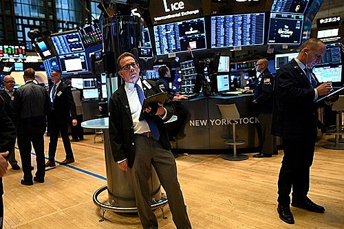 Trước thềm cuộc họp Fed, chỉ số Dow Jones tăng gần 400 điểm