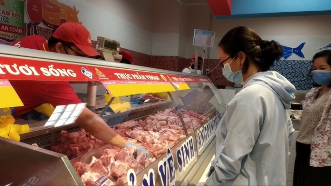 Giá heo hơi tăng tới 3.000 đồng/kg, thịt heo các loại tại  WinMart đồng loạt giảm